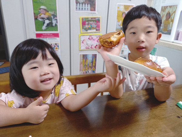 김미옥·김상엽님의 자녀. 김민정(4살), 김민재(7살)